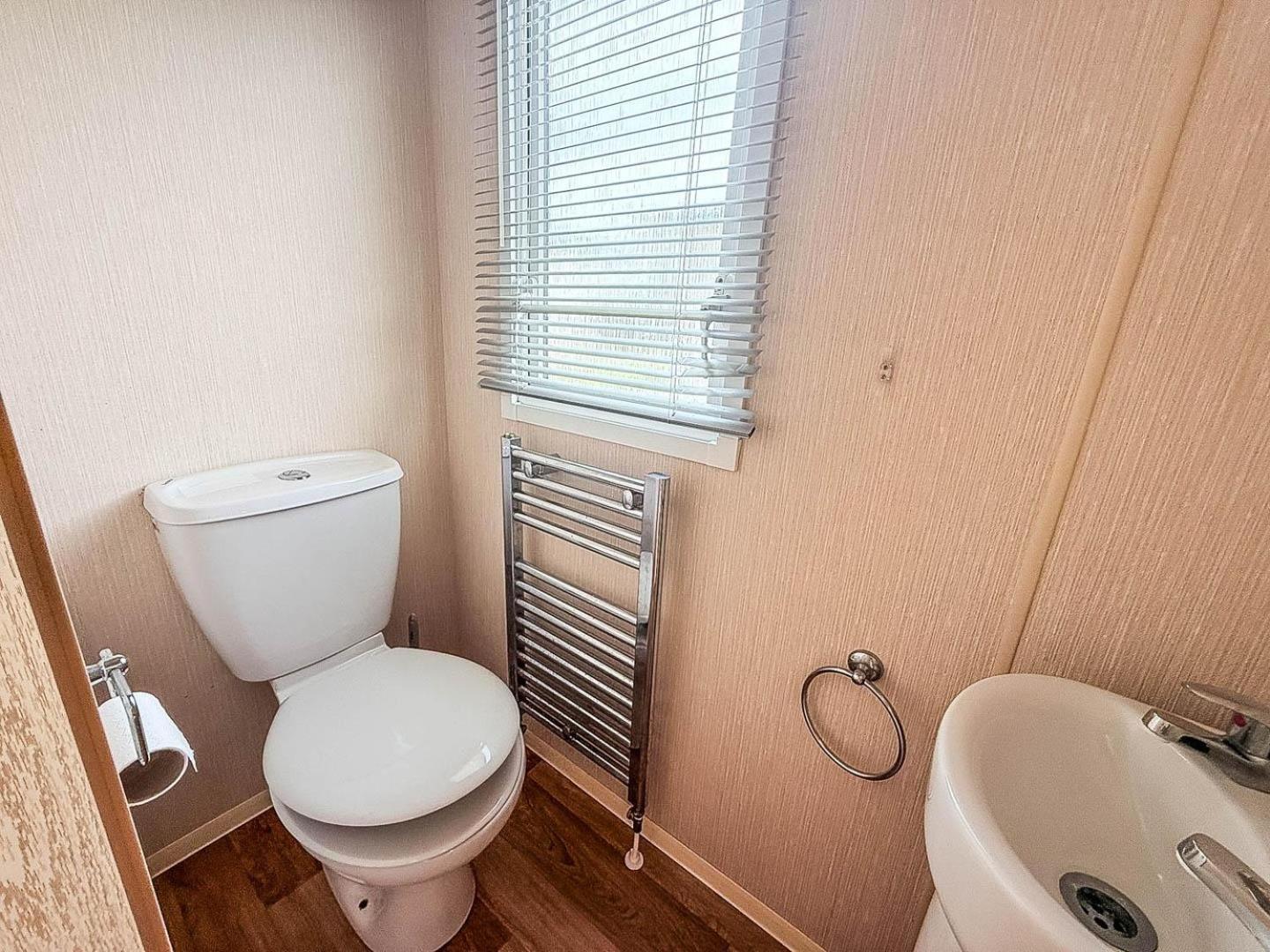 8 Berth Caravan With Decking At Sunnydale In Lincolnshire Ref 35087S Louth  Exterior foto